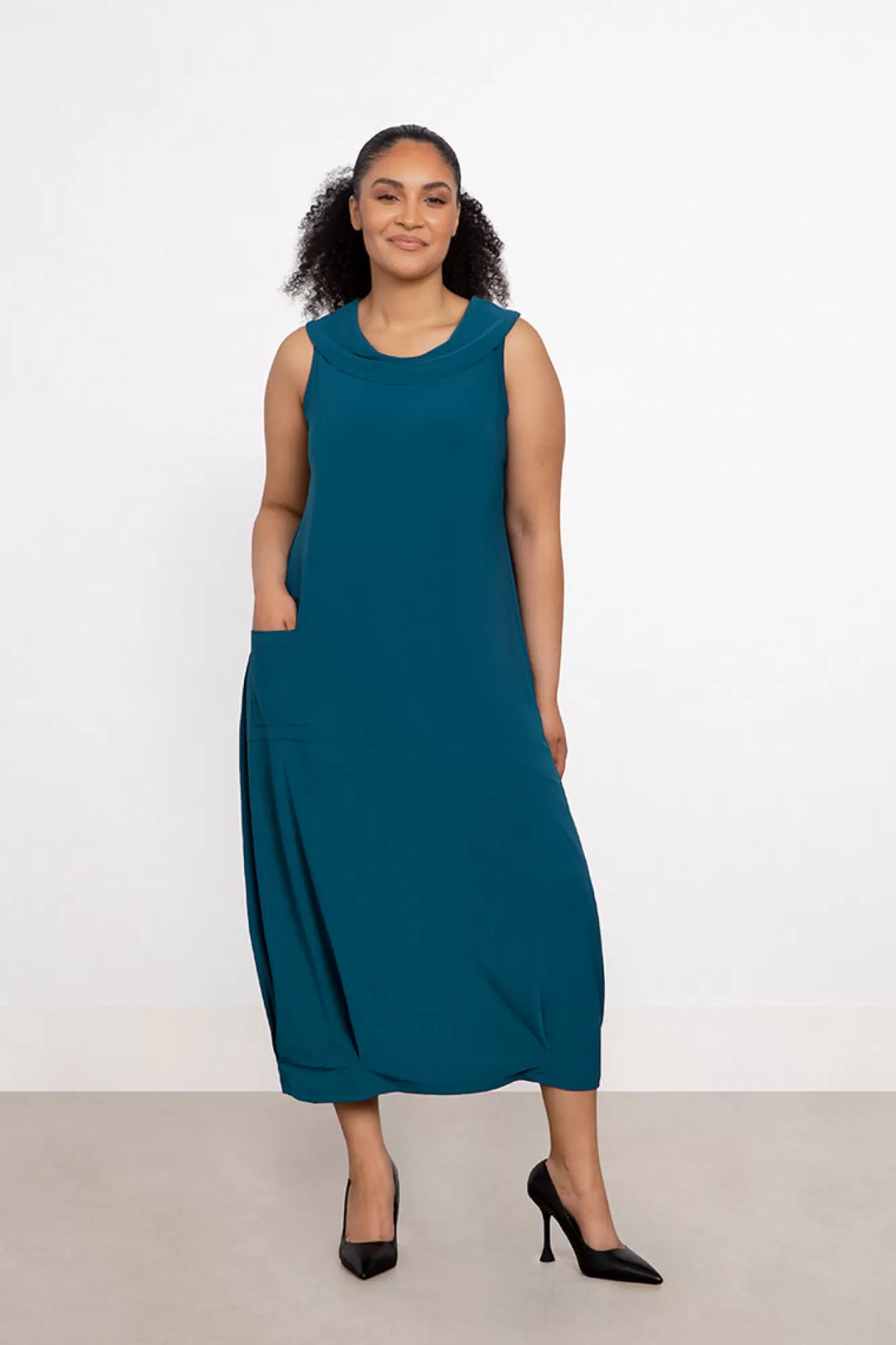 Best Sympli Sleeveless Angle Seam Pleat Hem Dress