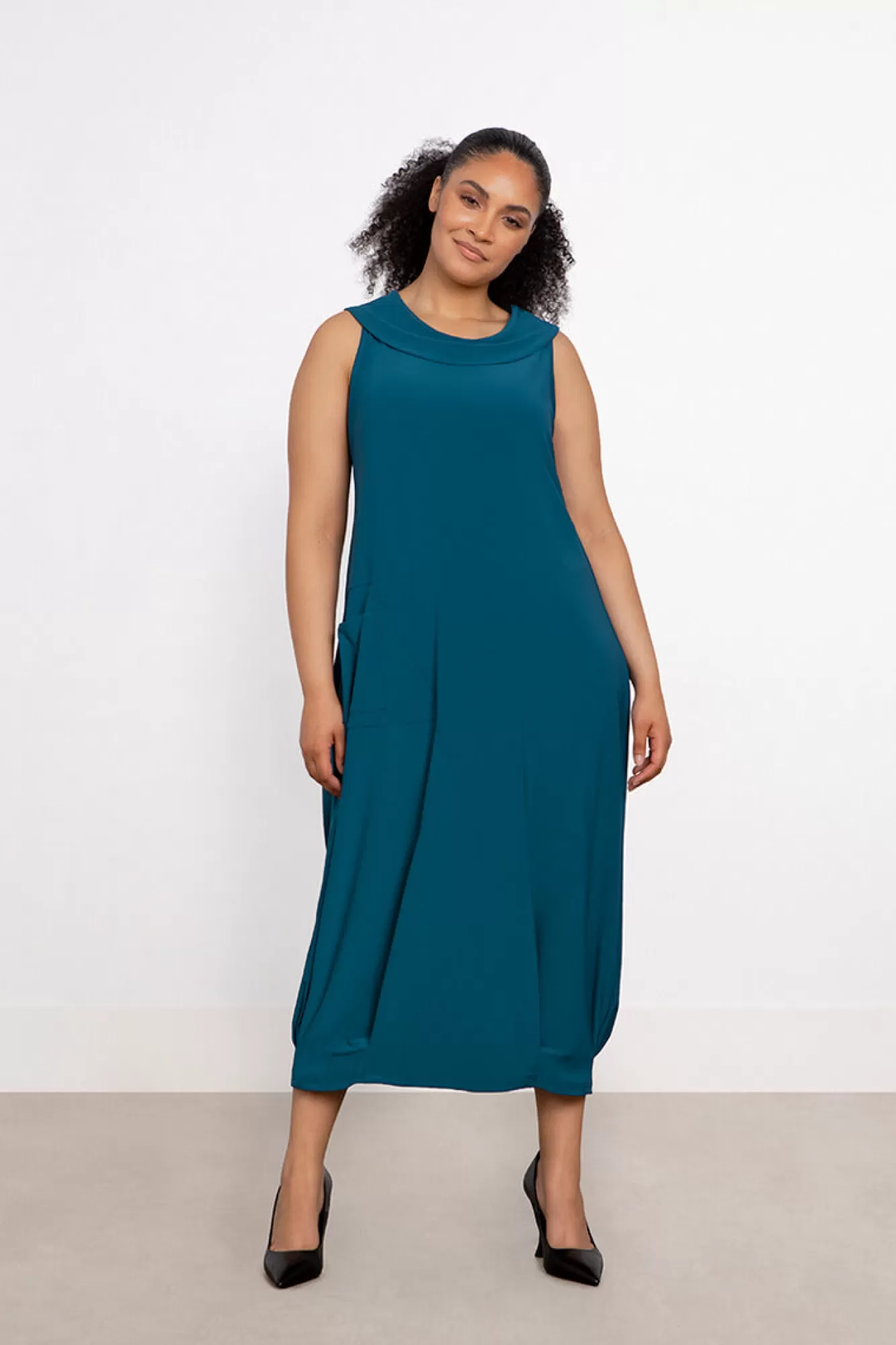 Best Sympli Sleeveless Angle Seam Pleat Hem Dress