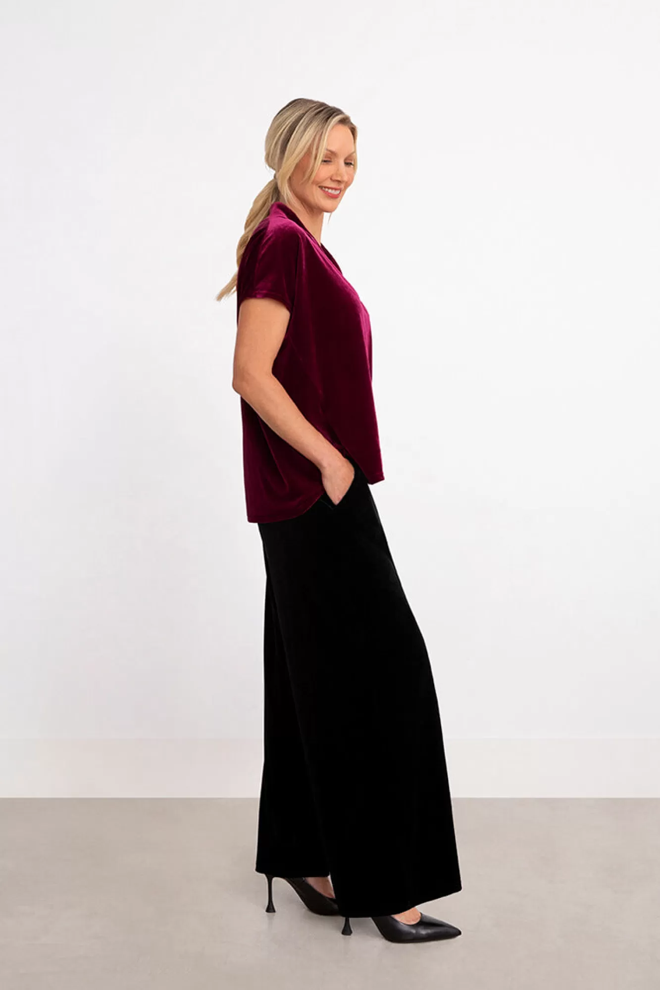 Fashion Sympli Velvet Deep V Top